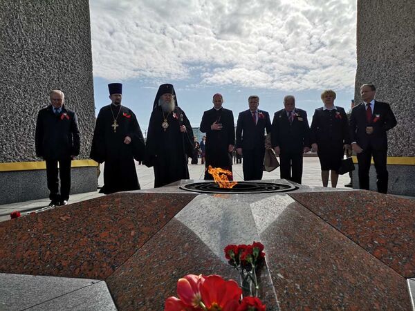 День Победы в Витебске: немноголюдно, но очень торжественно День Победы в Витебске: немноголюдно, но очень торжественно - Sputnik Беларусь