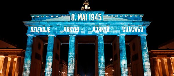 Надпіс на Брадэнбургскай браме Надпіс на Брадэнбургскай браме - Sputnik Беларусь