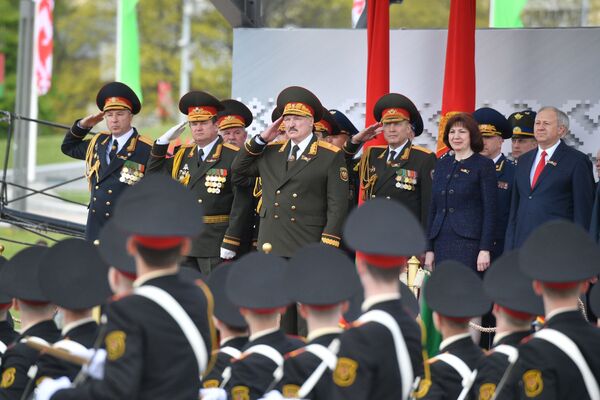 Александр Лукашенко на параде в честь 75-летия Победы - Sputnik Беларусь