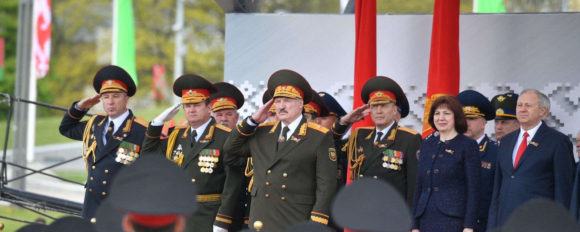 Александр Лукашенко на параде в честь 75-летия Победы - Sputnik Беларусь, 1920, 03.06.2021