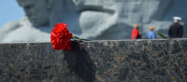 День Победы не может быть без цветов в Брестской крепости-герое - Sputnik Беларусь