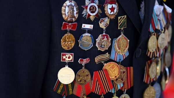 Медали ветерана Великой Отечественной войны в Гомеле в День Победы - Sputnik Беларусь