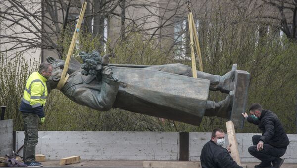 Демонтаж памятнику маршалу Коневу в Праге - Sputnik Беларусь