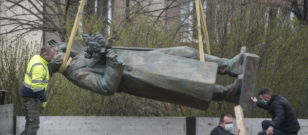 Демонтаж памятнику маршалу Коневу в Праге - Sputnik Беларусь