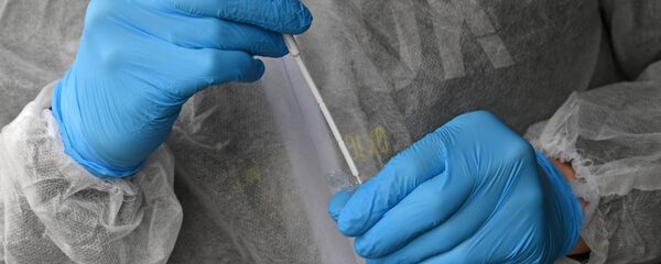 Биоматериал, собранный для анализа на коронавирус - Sputnik Беларусь