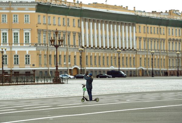В Петербурге продлили режим самоизоляции и обязали жителей носить маски - Sputnik Беларусь