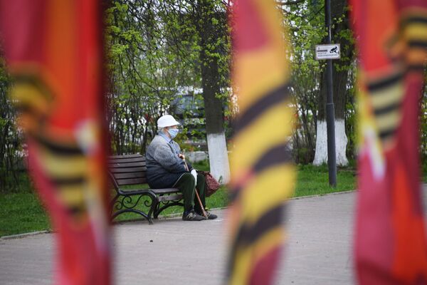 Женщина на одной из улиц во Фрязино Московской области - Sputnik Беларусь