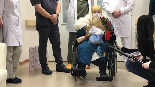 Первый в России 100-летний пациент полностью выздоровел от COVID-19 - Sputnik Беларусь