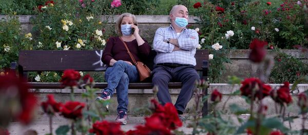 Испанцы в парке - Sputnik Беларусь