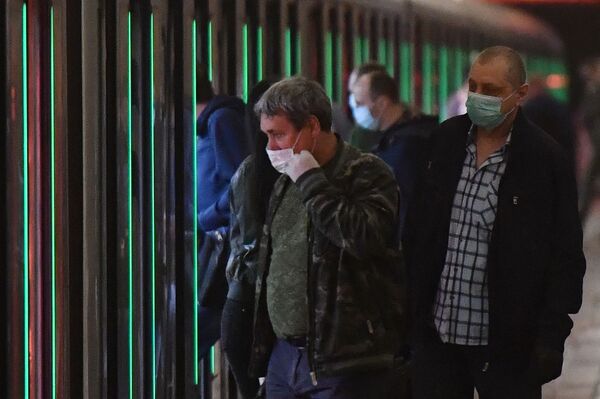 Около 200 человек оштрафовали в Москве за нахождение в метро без маски Около 200 человек оштрафовали в Москве за нахождение в метро без маски - Sputnik Беларусь