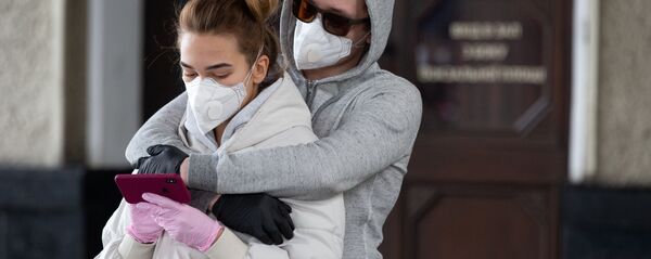 Людзі ў медыцынскіх масках Людзі ў медыцынскіх масках - Sputnik Беларусь