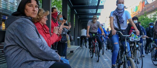 Люди на улицах в Любляне - Sputnik Беларусь