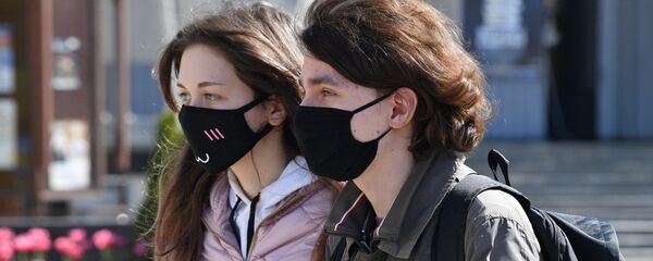 Минчане в масках - Sputnik Беларусь