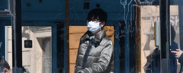 Минчане в масках - Sputnik Беларусь