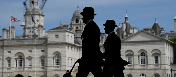 Мужчины в Лондоне, 17 мая 2020 года - Sputnik Беларусь
