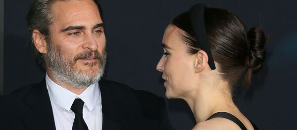 Актеры Хоакин Феникс и Руни Мара - Sputnik Беларусь