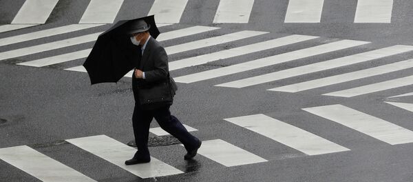 Мужчина в защитной маске - Sputnik Беларусь