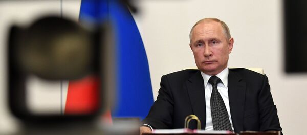 Прэзідэнт РФ Уладзімір Пуцін працуе ў рэжыме відэаканферэнцыі Прэзідэнт РФ Уладзімір Пуцін працуе ў рэжыме відэаканферэнцыі - Sputnik Беларусь