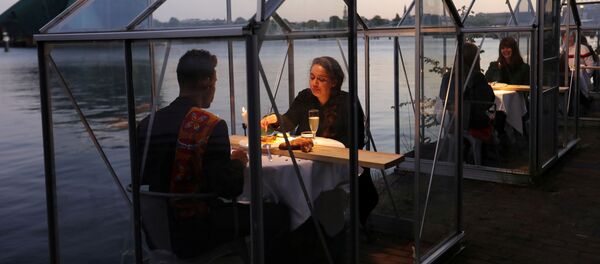 Посетители ресторана в Амстердаме - Sputnik Беларусь