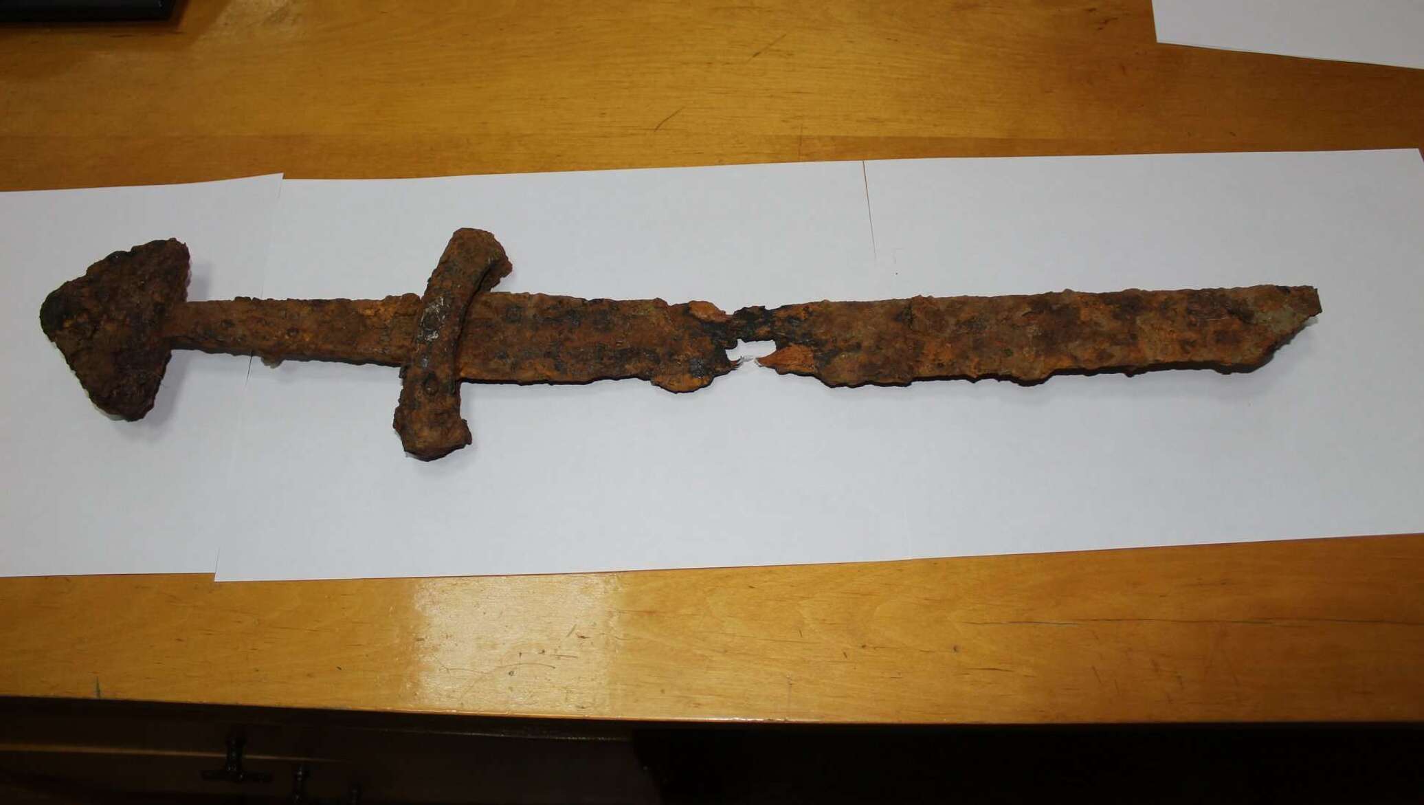 Мечи древней руси 10-13 века. Династия шан мечи. Аланский кинжал. Находки меч. Мечи которые были найдены.