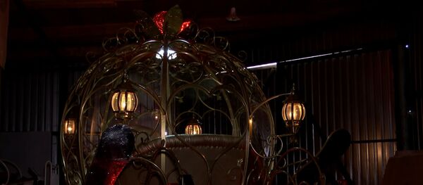 Мастер создает кареты, которым место в сказке, видео Мастер создает кареты, которым место в сказке, видео - Sputnik Беларусь