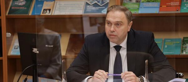 Министр здравоохранения Владимир Караник на распределении выпускников медуниверсиверситета - Sputnik Беларусь