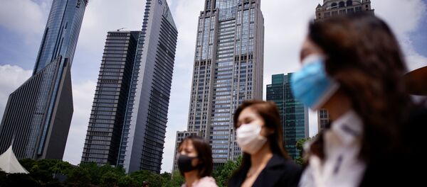 Люди в защитных масках в Шанхае - Sputnik Беларусь