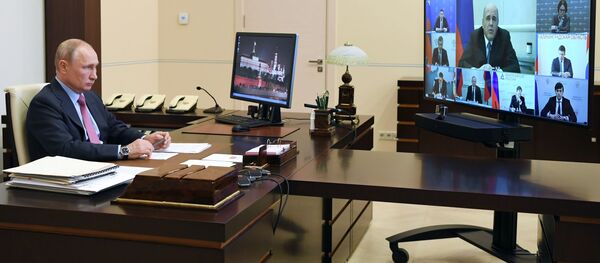 Прэзідэнт РФ Уладзімір Пуцін падчас нарады ў рэжыме відэаканферэнцыі па сітуацыі на рынку працы Прэзідэнт РФ Уладзімір Пуцін падчас нарады ў рэжыме відэаканферэнцыі па сітуацыі на рынку працы - Sputnik Беларусь