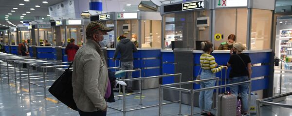 Пасажыры, што прыбываюць у Нацыянальны аэрапорт Мінск Пасажыры, што прыбываюць у Нацыянальны аэрапорт Мінск - Sputnik Беларусь