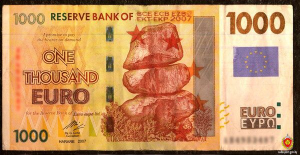 Доллары Зимбабве стали тысячей евро – редкую фальшивку нашли в Гродно Доллары Зимбабве стали тысячей евро – редкую фальшивку нашли в Гродно - Sputnik Беларусь