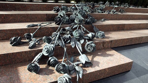 Памятник погибшим на станции метро Немига, автор - Геннадий Буралкин - Sputnik Беларусь