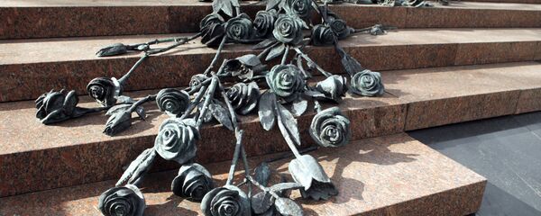 Памятник погибшим на станции метро Немига, автор - Геннадий Буралкин - Sputnik Беларусь