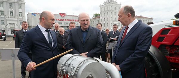 Посещение президентом Беларуси Александром Лукашенко Минского тракторного завода - Sputnik Беларусь