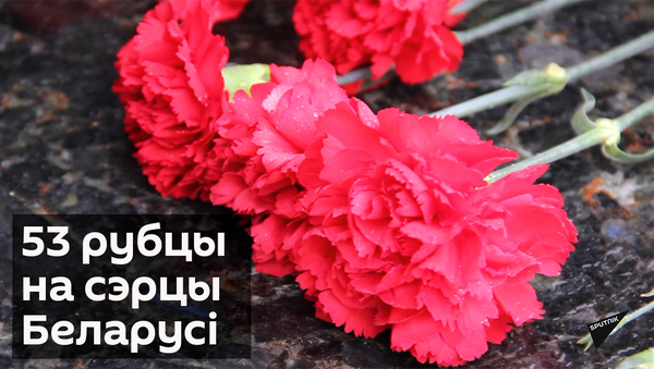 Трагедия на Немиге: живые гвоздики рядом с бронзовыми цветами, видео - Sputnik Беларусь