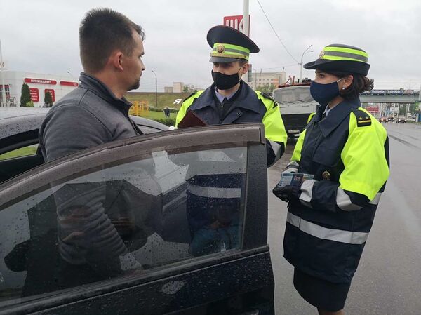 Останавливали, но не штрафовали: ГАИ провела акцию перед каникулами - Sputnik Беларусь