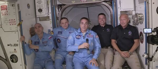 Экипаж Crew Dragon на МКС - Sputnik Беларусь