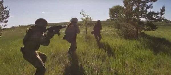 Как спецназ работает из засады – видео Как спецназ работает из засады – видео - Sputnik Беларусь