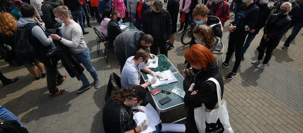 Сбор подписей за выдвижение кандидатов в президенты в Минске - Sputnik Беларусь