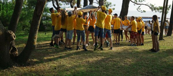 Подростки на отдыхе в детском лагере - Sputnik Беларусь