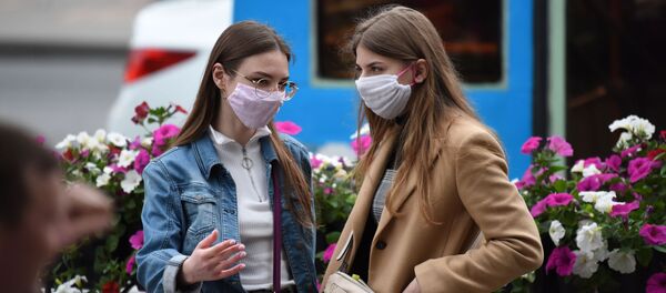 Девушки в масках в Гомеле - Sputnik Беларусь