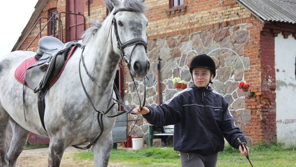 Главное – подружиться с лошадью, убеждена школьница Дарья Хомич - Sputnik Беларусь