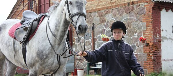 Главное – подружиться с лошадью, убеждена школьница Дарья Хомич - Sputnik Беларусь