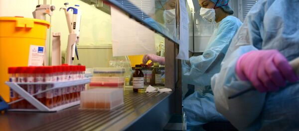 Тэсціраванне на COVID-19 у лабараторыі НДІ Скліфасоўскага - Sputnik Беларусь
