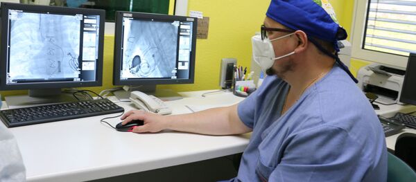 Хирург РНПЦ детской хирургии  - Sputnik Беларусь