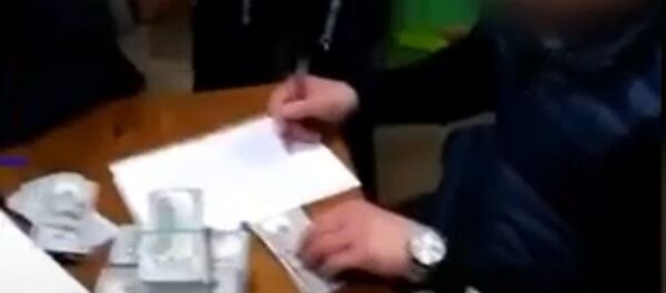 Изъятие денег во время обыска у Тихановского Изъятие денег во время обыска у Тихановского - Sputnik Беларусь