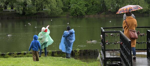 Жители Москвы гуляют в Воронцовском парке - Sputnik Беларусь