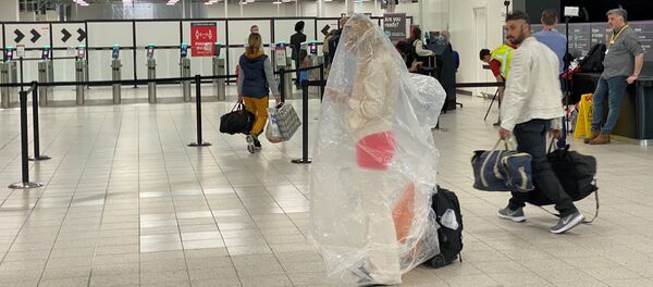 Пассажиры в аэропорту (Великобритания) - Sputnik Беларусь