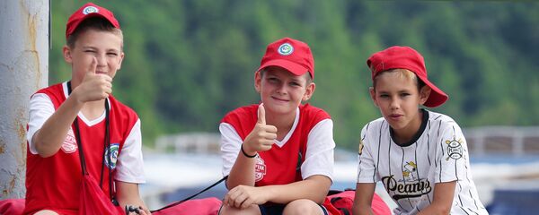 Дети на летнем отдыхе в детском центре - Sputnik Беларусь