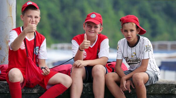 Дети на летнем отдыхе в детском центре - Sputnik Беларусь