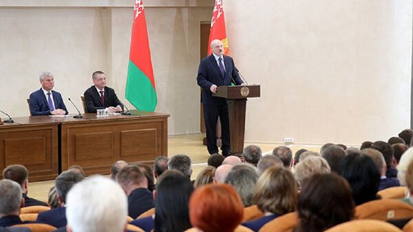 Александр Лукашенко на встрече в Могилеве - Sputnik Беларусь
